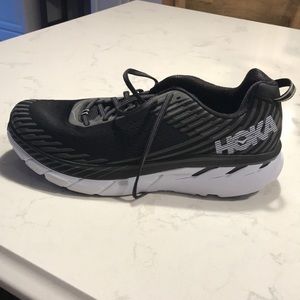 Hoka one one Clifton 5 MENS running shoe. Size 13.
